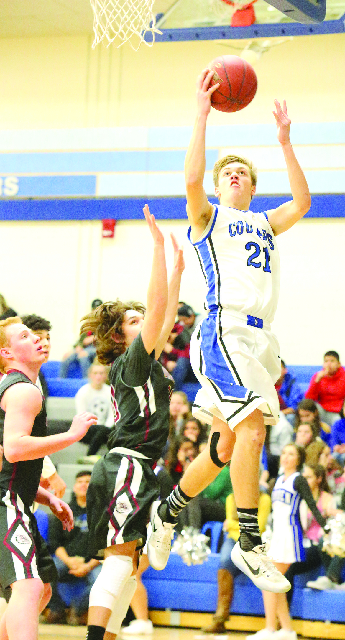 Connor Vanderweyst/Columbia Basin Herald
Wardens Adam Richins jumps for a lay-up against Okanogan.