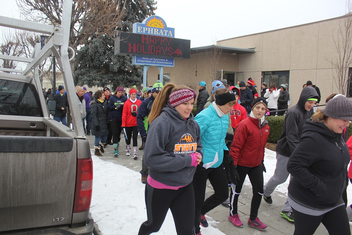 Richard Byrd/Columbia Basin Herald
And they&#146;re off! Participants in this year&#146;s SamScramble event head out into the cold Saturday morning in Ephrata.