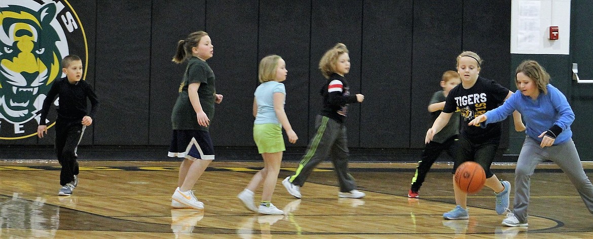 The little Tigers took to the floor at half-time, during the St. Regis girls game against Hot Springs. (Kathleen Woodford/Mineral Independent)