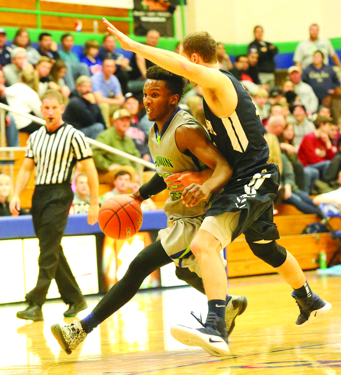 Connor Vanderweyst/Columbia Basin Herald
Big Bend guard Jai Jai Ely tries to turn the corner.