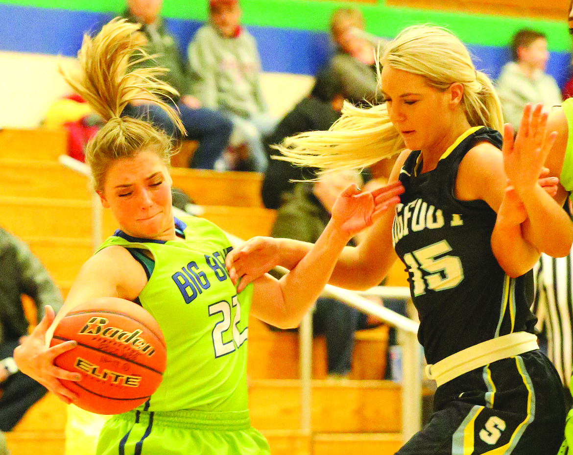 Connor Vanderweyst/Columbia Basin Herald
Big Bend guard Callie Gronning fights off contact.