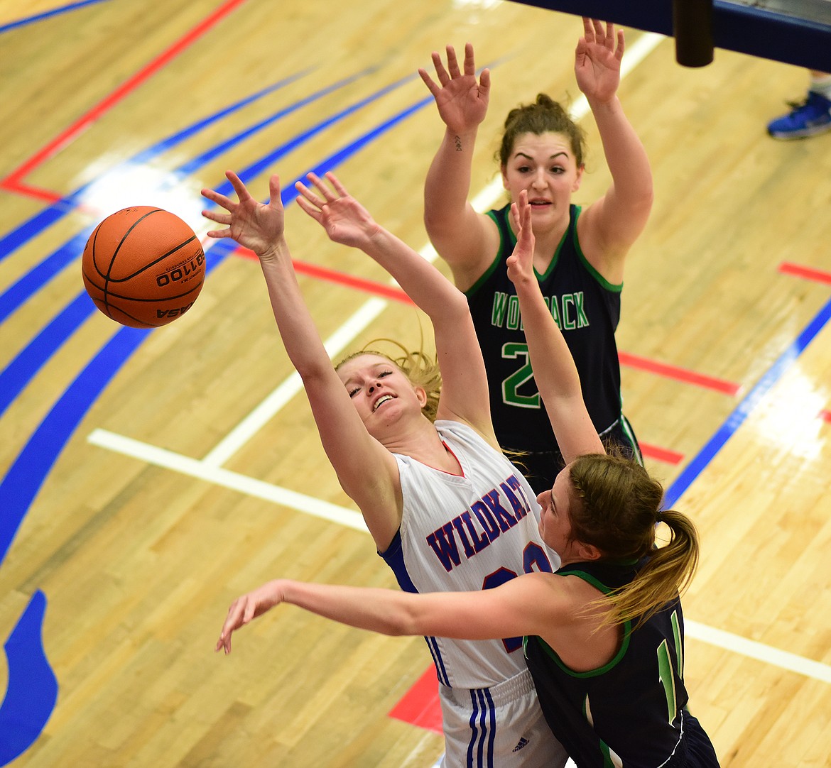 Cydney Finberg loses the handle on a shot.