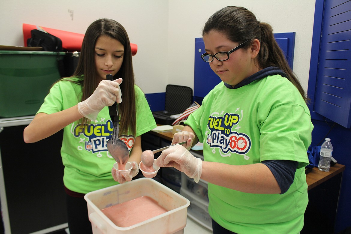 Cheryl Schweizer/Columbia Basin Herald
Frontier eighth-graders separate the strawberry (banana) pink smoothie into single servings during Friday&#146;s taste test.