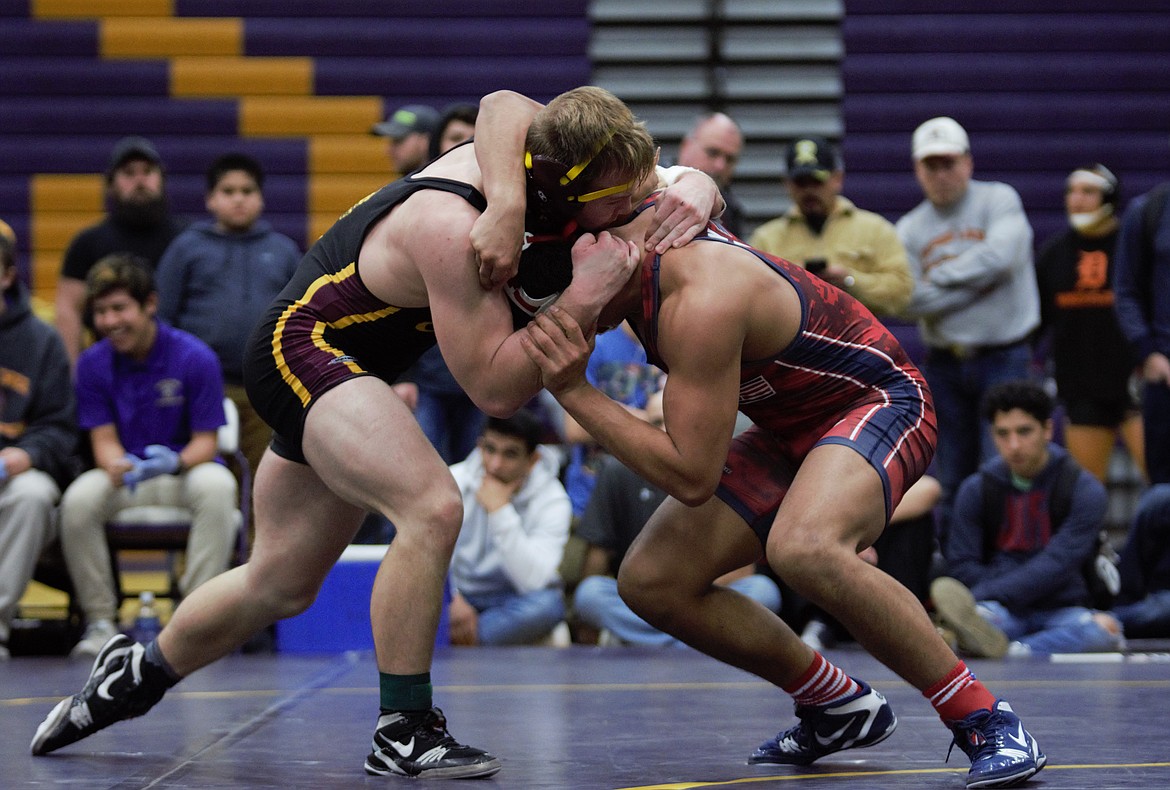 Kennady Schlagel/courtesy photo
Moses Lake's Beau Mauseth grapples with Eisenhower's Raul Jimenez during the 170-pound district finals.