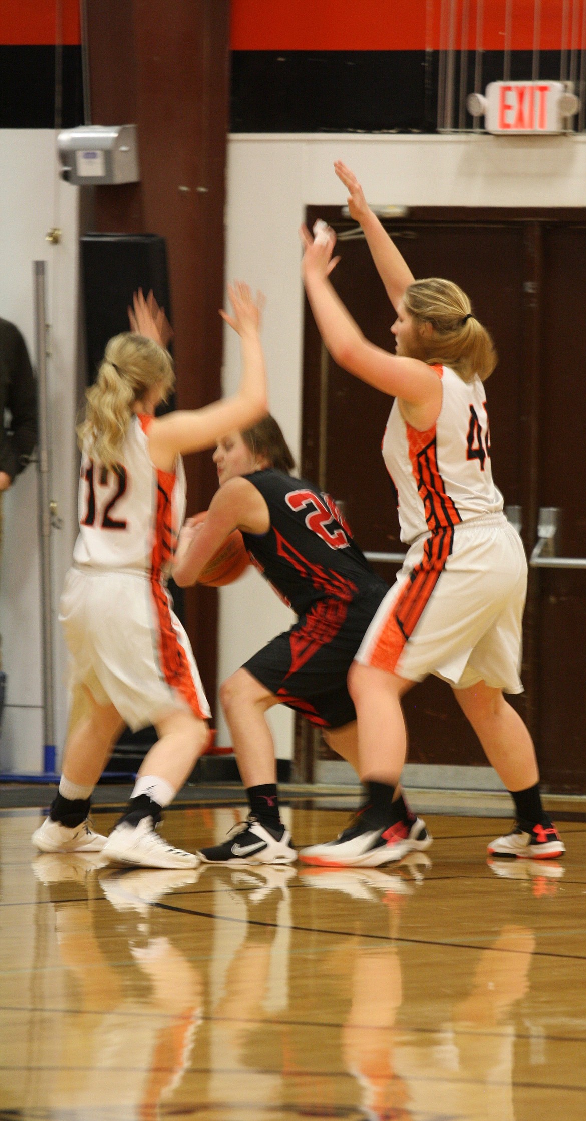 Lindsay Laws (12) and Jessica Thompson guard Kalien Lien (20).
