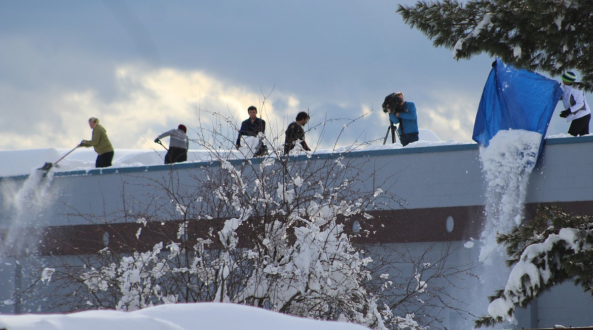 &#151;Photo by STAR SILVA
Boundary County residents band together and shovel tons of snow off of Valley View Elementary School on Monday. Residents volunteered to shovel the roofs of all of the county schools hoping to prevent any potential damages.