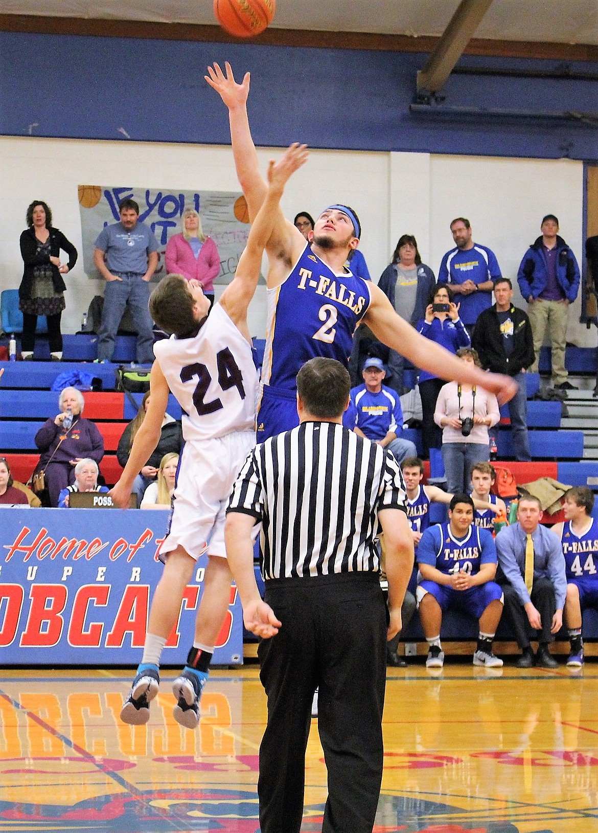 Class B Bluehawks squared off against Class C Mountain Cats on Thursday. Cat eighth-grader Cody Callison is out-tipped by Bluehawk 6&#146;5&#148; McKenzie Holt. The Cats lost 70-30.