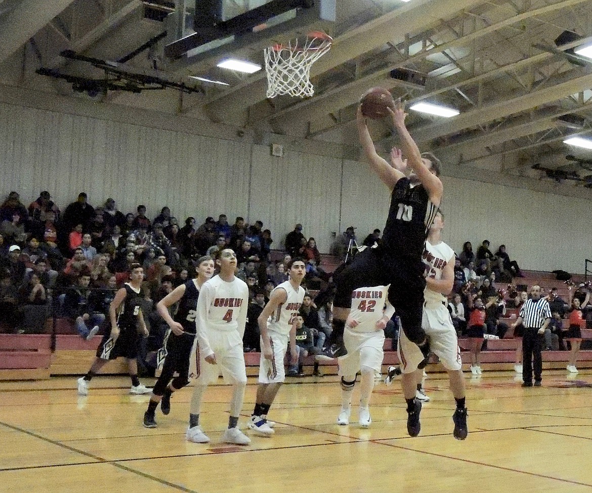 Ted Escobar/The Sun Tribune - Royal&#146;s Kaden Jenks starts the scoring against Othello with a hard-charging lay-in.