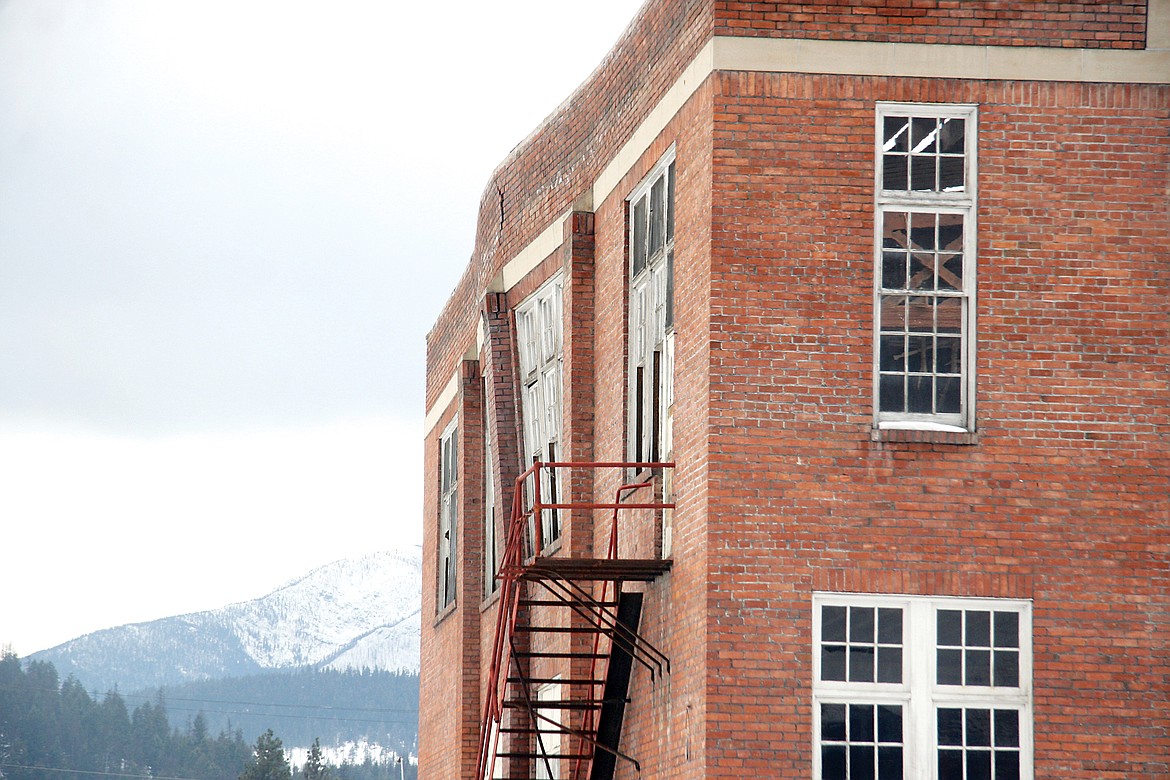 Sideview of the damages caused by weather to the school building on Lincoln Boulevard. (Bethany Rolfson/TWN)