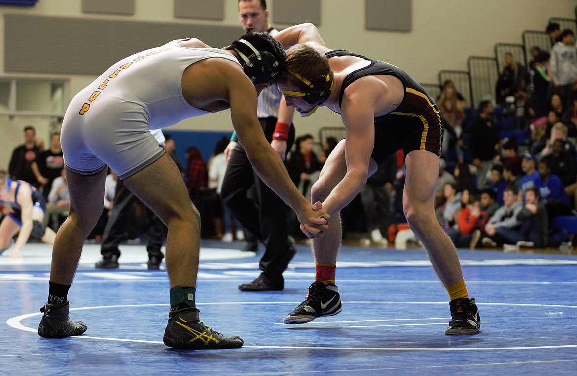 Kennady Schlagel/courtesy photo
Hunter Cruz (right) goes into Mat Classic XXIX in search of a 152-pound state championship.