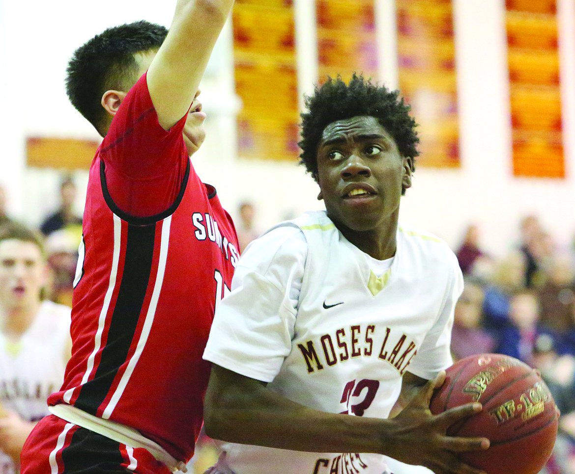 Connor Vanderweyst/Columbia Basin Herald
Moses Lake's Gio Walker backs down a Sunnyside defender.