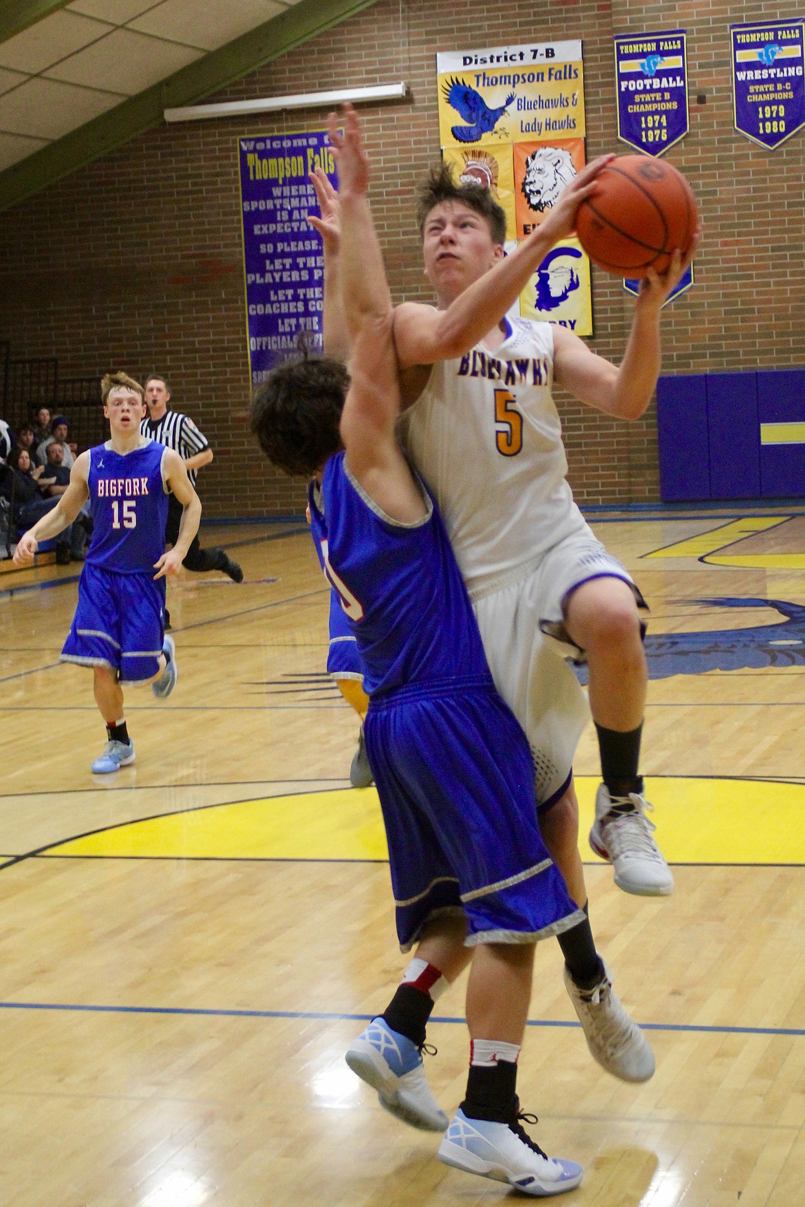 THOMPSON FALLS&#146; Danny Hoisington (5) goes up for a shot.