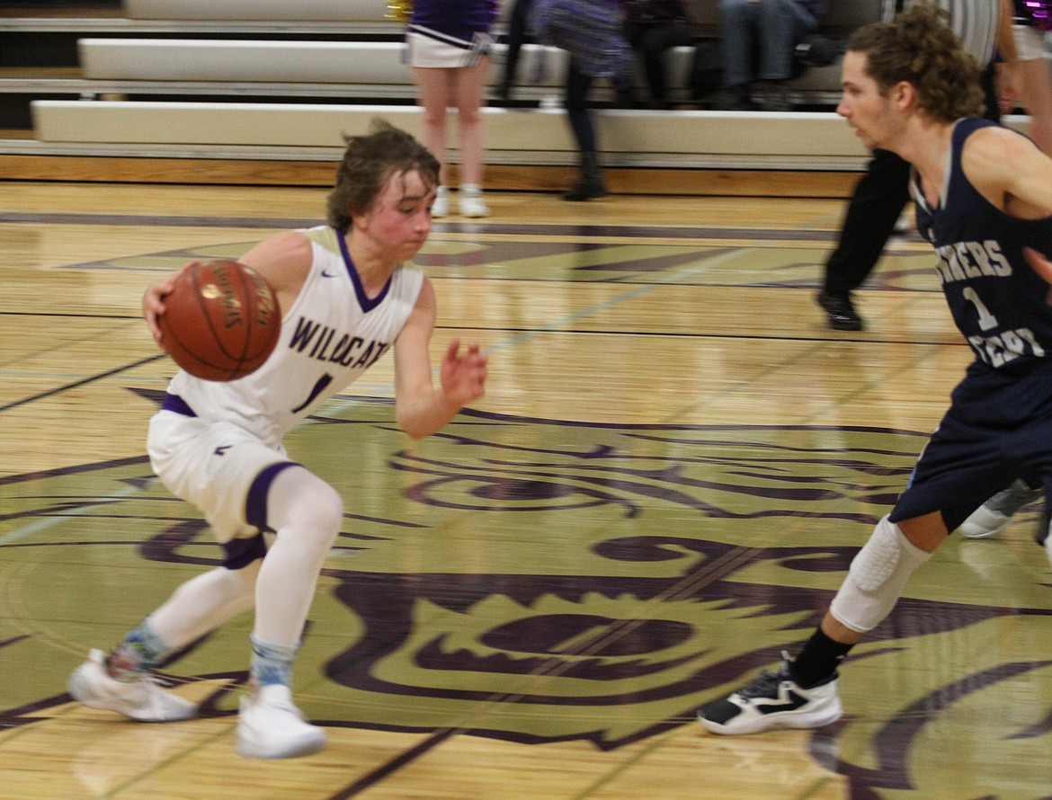 Photos by Josh McDonald.
Wildcat point guard Tyler Gibbons breaks down his defender during the Wildcats 72-48 win over the Bonners Ferry Badgers on Saturday.