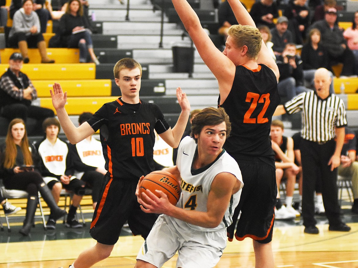 Lee Walburn blows by two Frenchtown defenders.