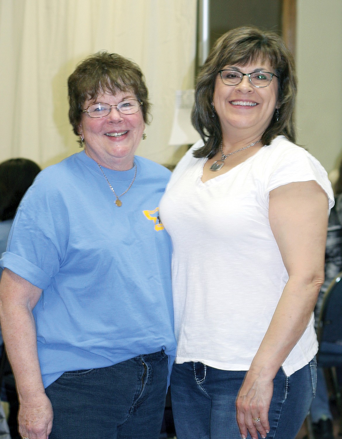 Tender Lovin Quilters members Kathleen Pierce, left, and Tammy Anderson at quilting 101. (Elka Wood/TWN)