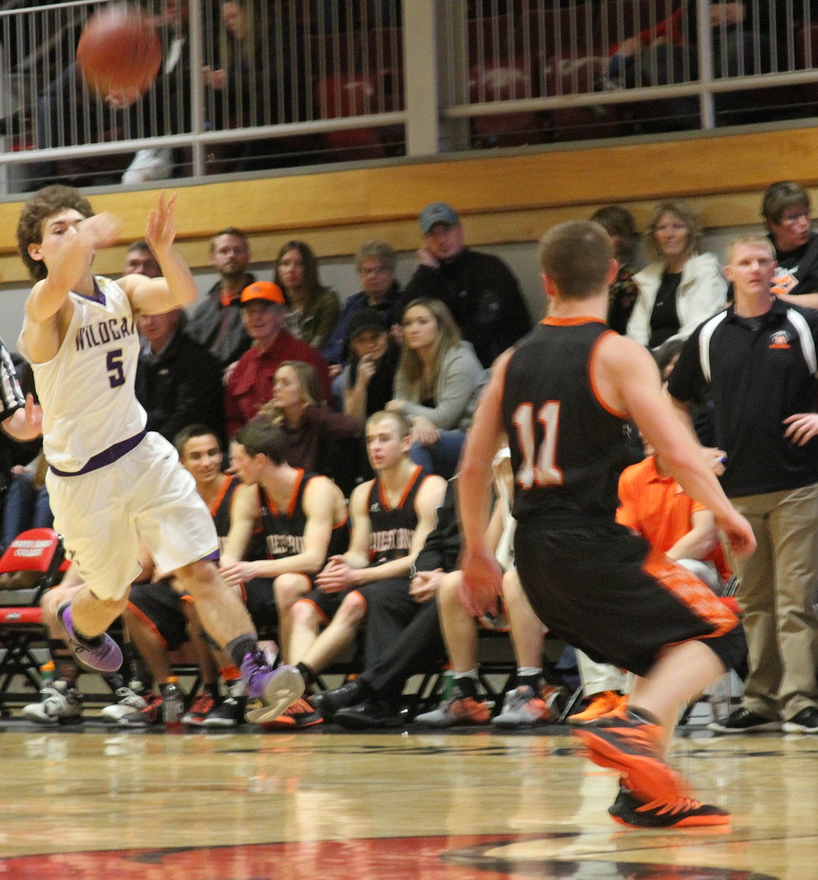 Photos by AriAna McDonald
Chase Jerome fires a full court pass right by a Spartan defender on Thursday night at North Idaho College.