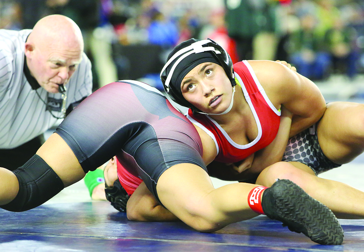 Connor Vanderweyst/Columbia Basin Herald
Nikki Velazquez of Othello looks at the clock as she tries to pin her opponent.