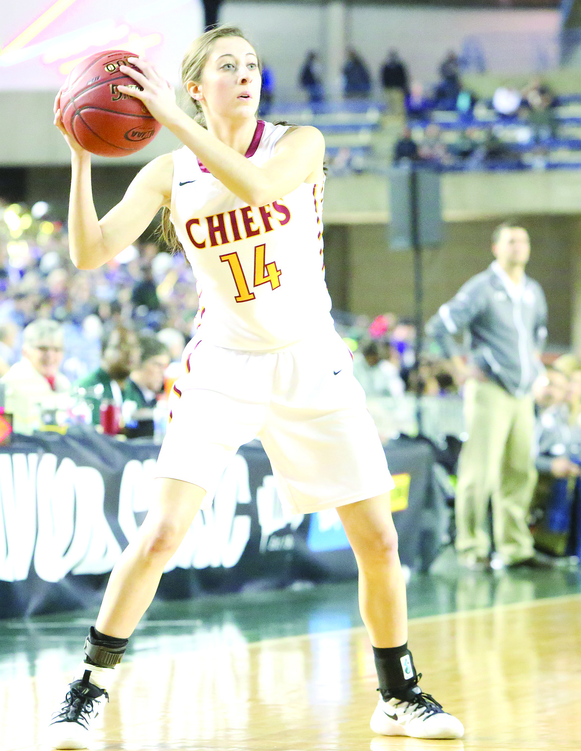 Connor Vanderweyst/Columbia Basin Herald
Maggie Strom looks for a pass against Glacier Peak.