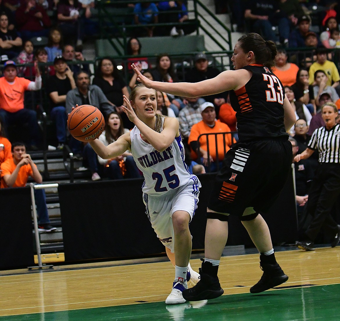 Ryley Kehr with a baseline pass.