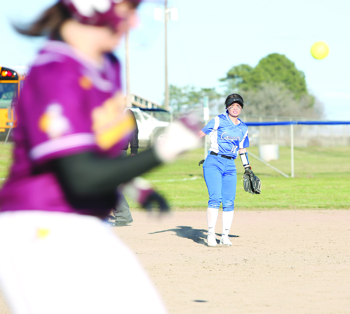 Connor Vanderweyst/Columbia Basin Herald
Warden shortstop Ashlyn Yamane tries to throw out a Cle Elum-Roslyn runner.