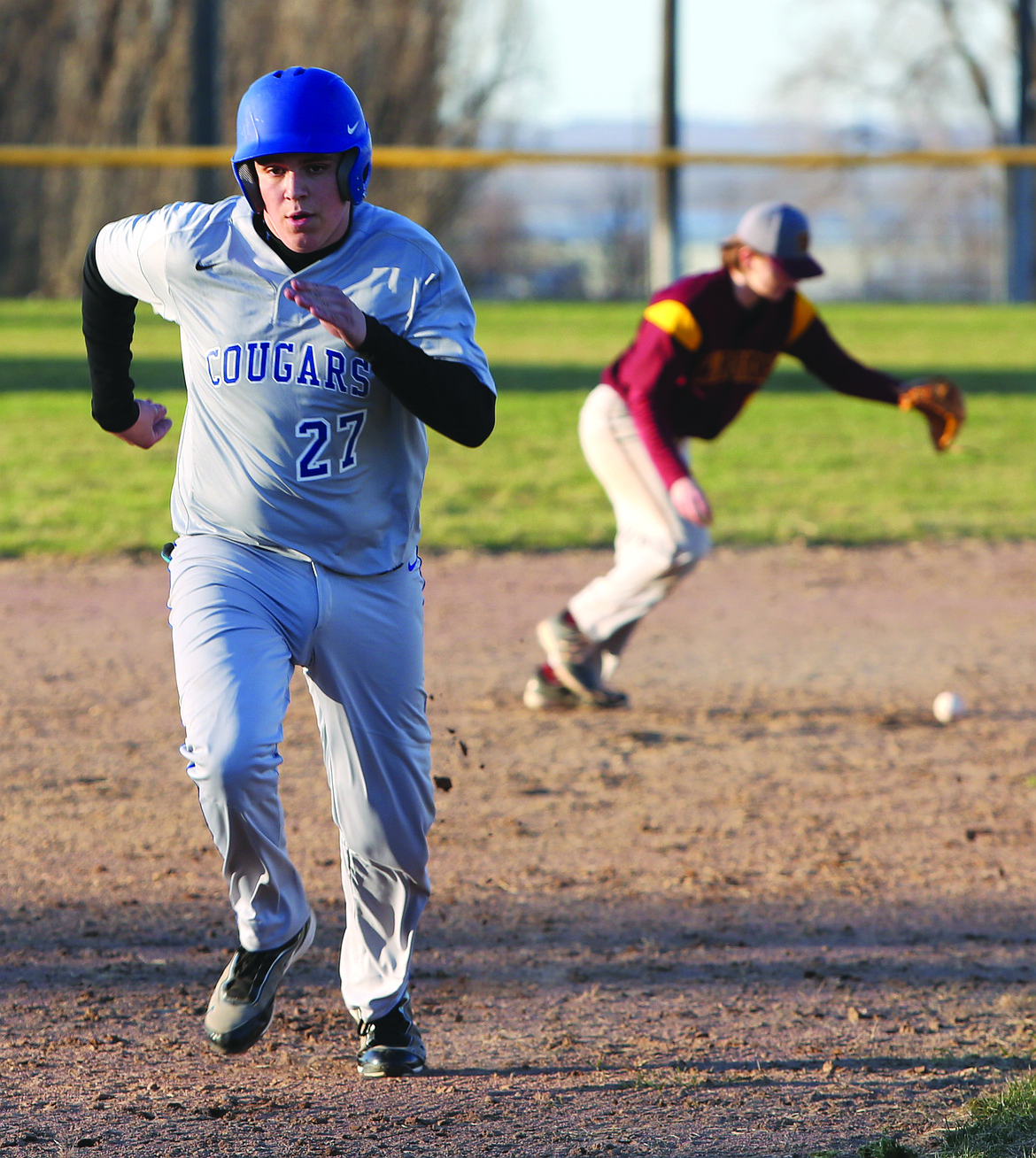 Connor Vanderweyst/Columbia Basin Herald
Warden's Riley Conahan heads to third base against Cle Elum-Roslyn.