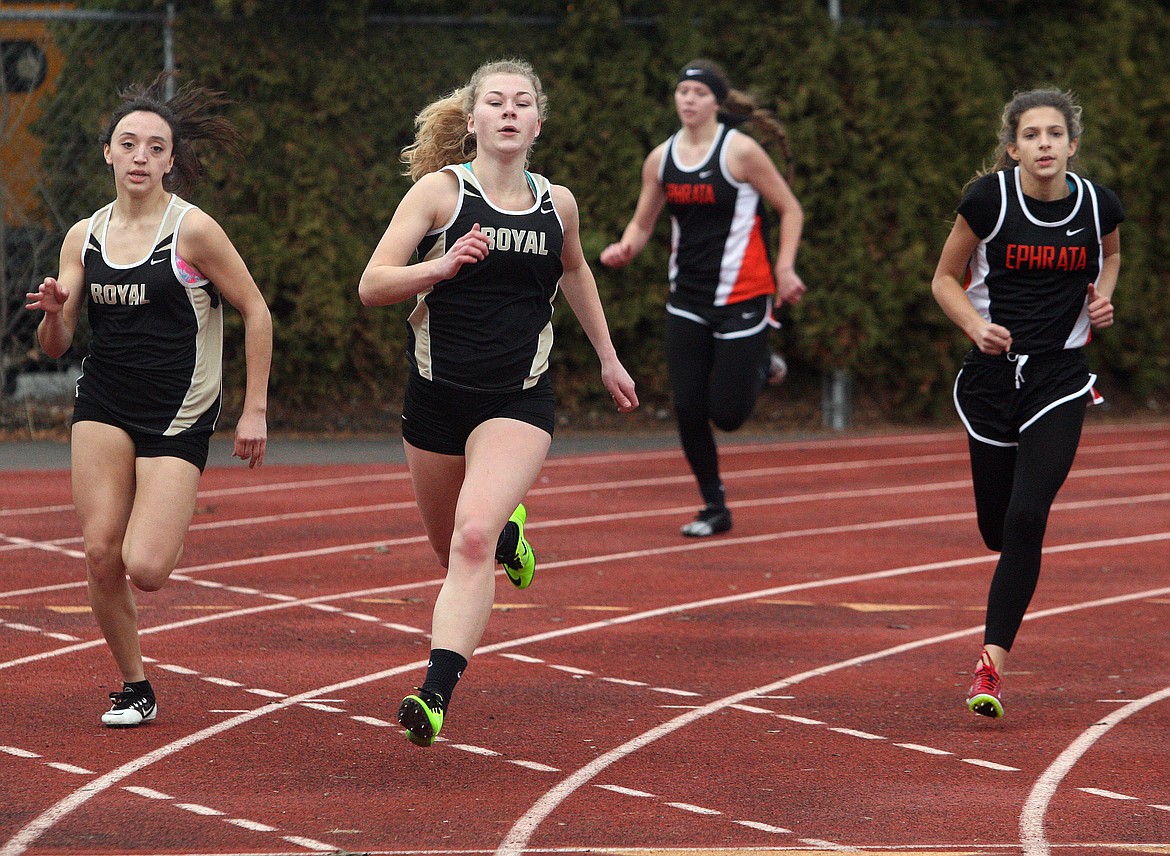 Rodney Harwood/Columbia Basin Herald
Royal&#146;s Hoelia Juarez, left, Gracely Miller, center and Nikol Brzezny of Ephrata round the final curve during the 400-meter dash Tuesday at the Icebreaker Invitational.