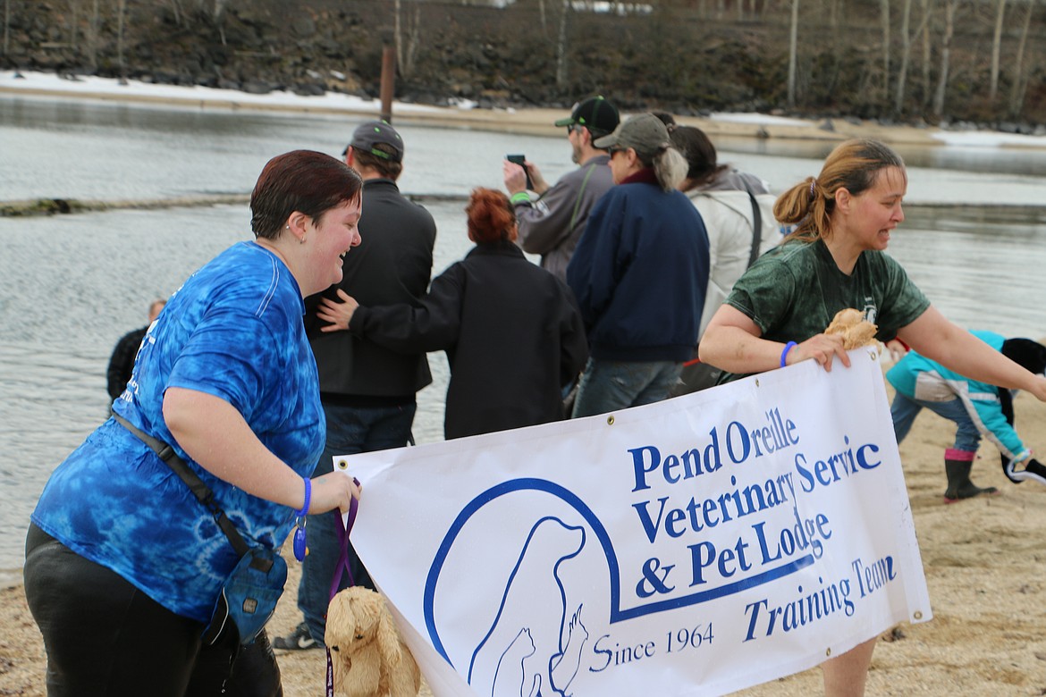 (Photo by MARY MALONE)
The Pend Oreille Veterinary Service team took a dip in the 43-degree lake water Saturday to benefit the local Special Olympics team during the Penguin Plunge fundraiser at City Beach.