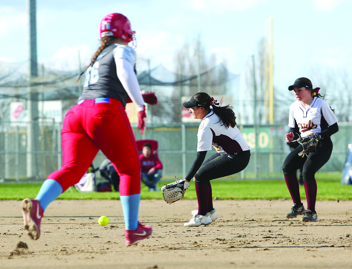 Connor Vanderweyst/Columbia Basin Herald
Moses Lake second baseman Brooke Richardson fields a grounder against West Valley.