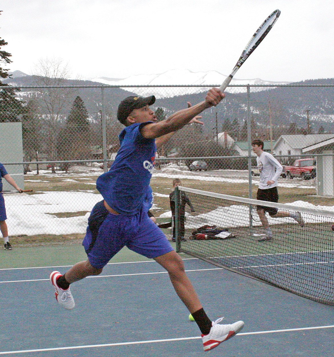 Jhamaal Sykes racing towards a shot during practice. (Bethany Rolfson/TWN)