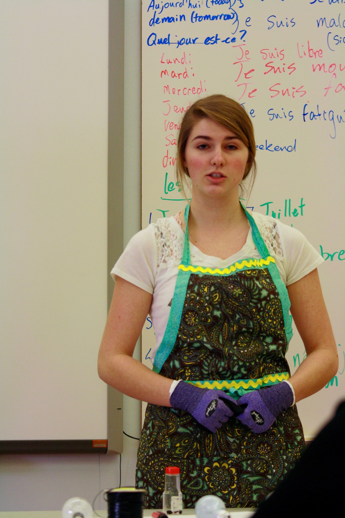 Jessica Bronner begins her 4-H Communiation Days Finals demonstration, Give Life to a Dead Light Bulb.