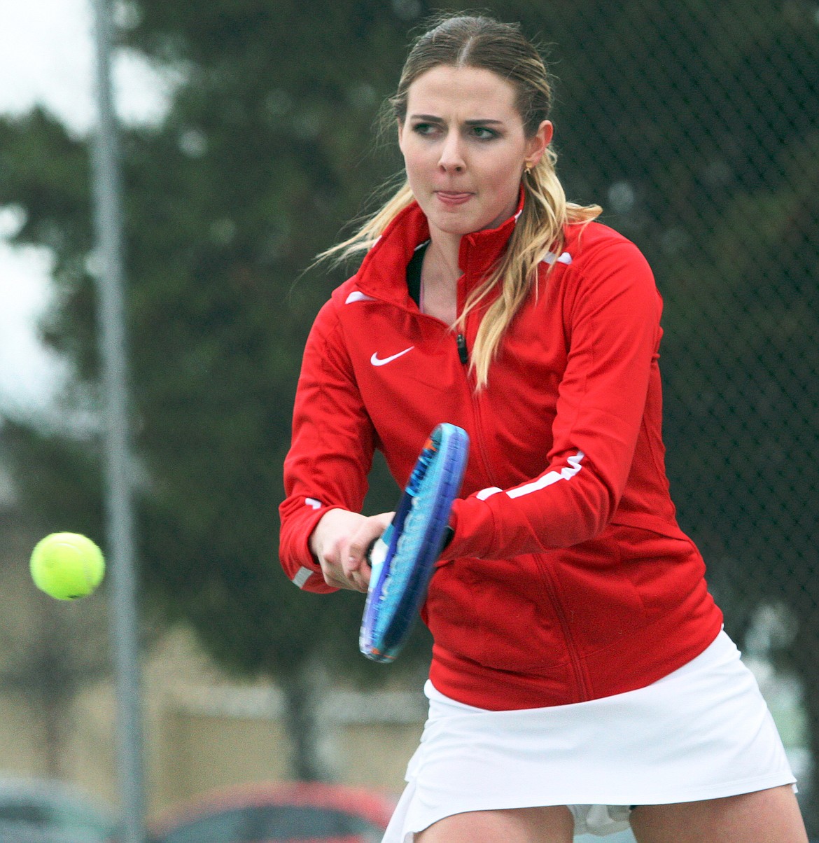 Rodney Harwood/Columbia Basin Herald
Othello&#146;s Katie Walker hits a backhand return during the No. 1 doubles match against East Valley Tuesday at Lions Park. Walker and her partner Tanya Andersen remain undefeated this year with a 7-5. 6-4 victory.