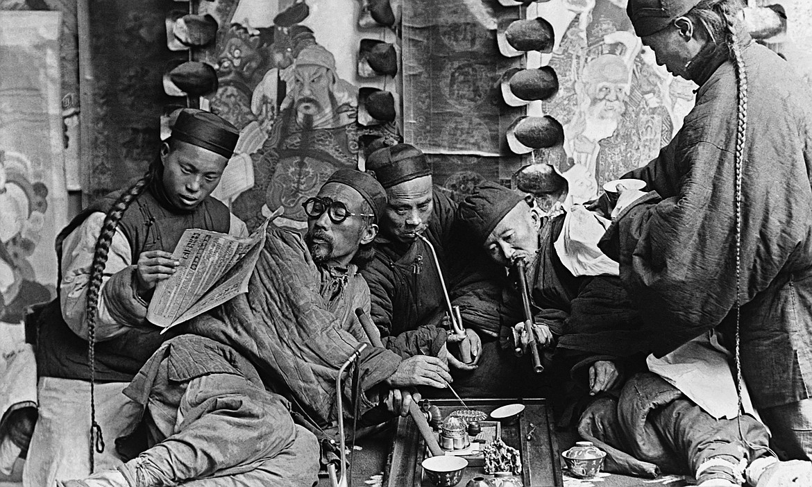 PHOTO COURTESY HULTON-DEUTSCH COLLECTION/CORB
Chinese opium den c.1900.