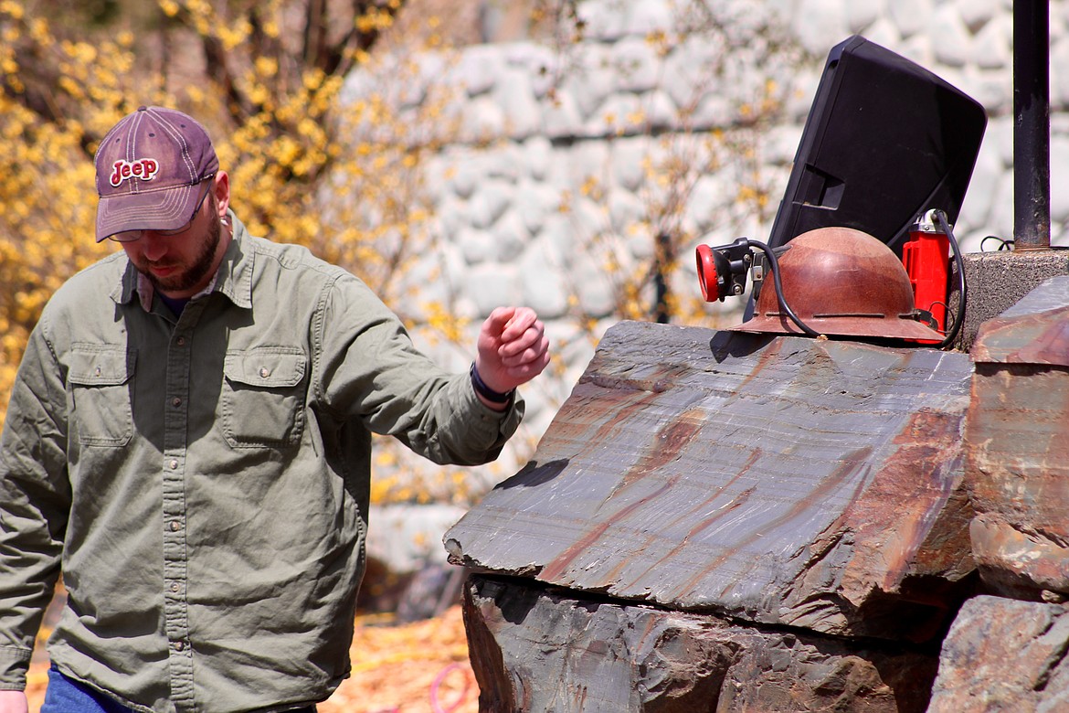 The mine rescue helmet lamp is extinguished after all the names have been read.