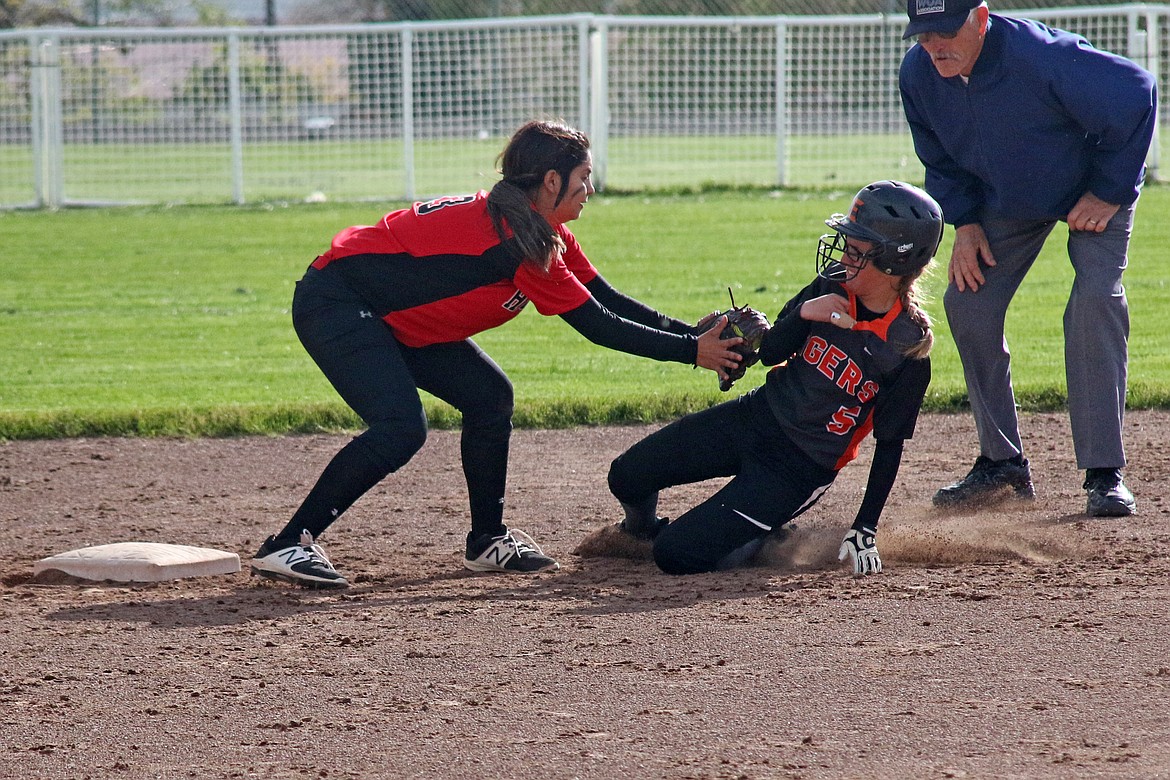 Bob Barrett/courtesy photo
Othello's Malayah Sauceda tags out Ephrata's Kaidyn&#160; Johnson at second base.