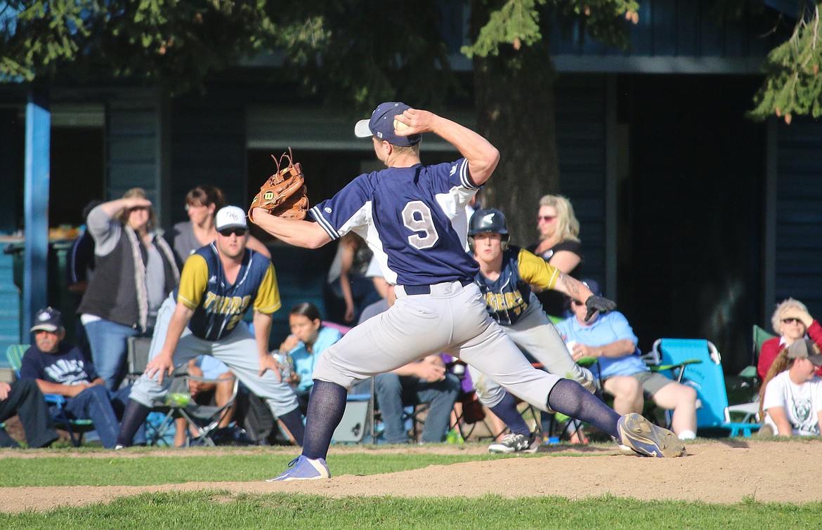 Photo by MANDI BATEMAN
Kevin Gray pitching.