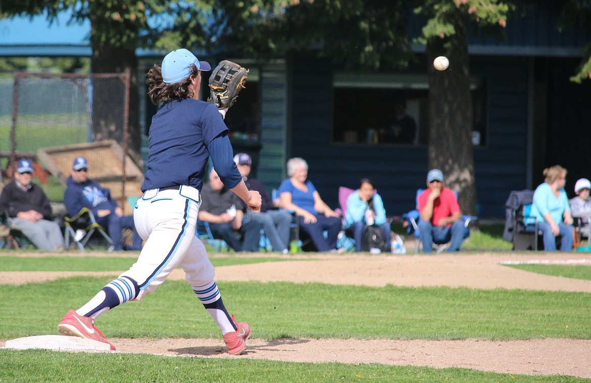 Photo by MANDI BATEMAN
Shayne Walker playing first.