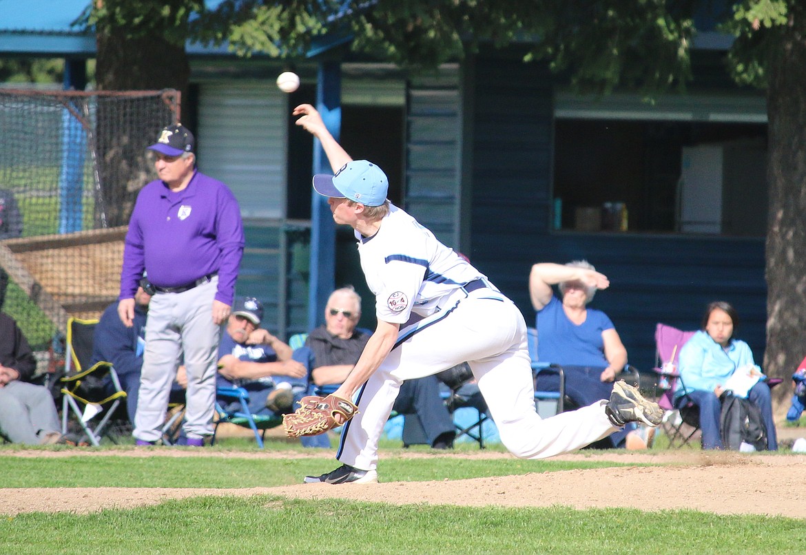 Photo by MANDI BATEMAN
Mason Eby pitching.