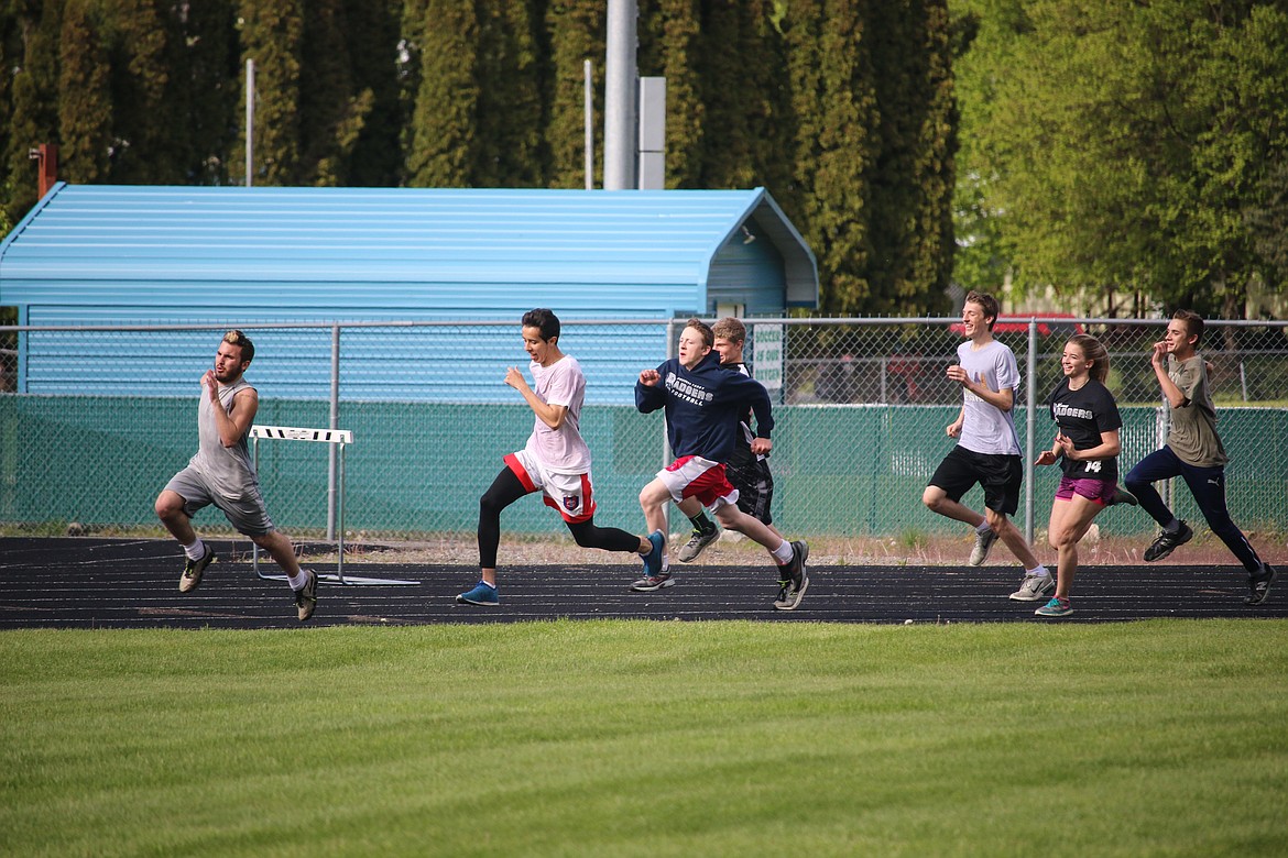 Photo by MANDI BATEMAN
Bonners Ferry High School track team charges down the track during practice.