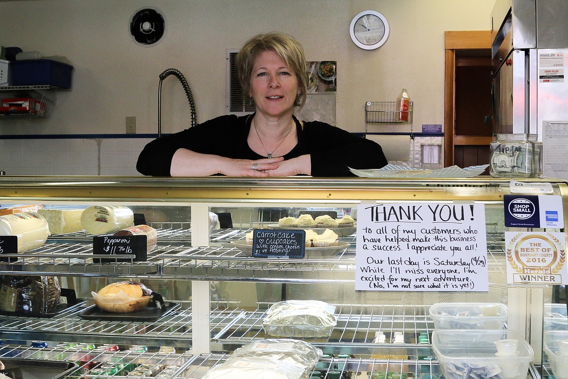 Photo by Mandi Bateman
Alison Henslee says goodbye to her faithful customers at Far North Deli.