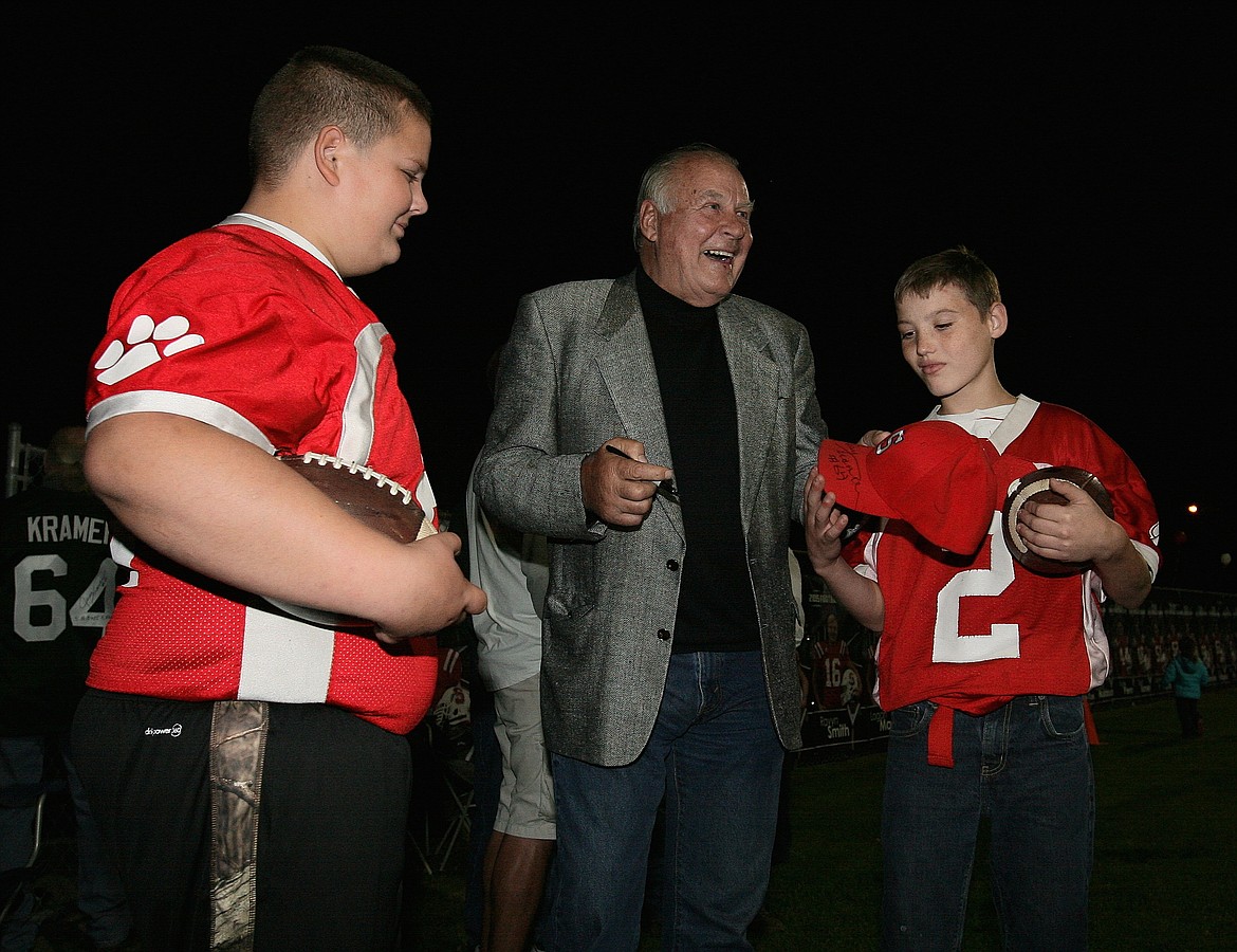 ERIC PLUMMER/Bonner County Daily BeeGreen Bay Packer Hall of Famer Jerry Kramer signs autographs for Sandpoint freshman football players Cole Ducken, left, and Parker Coon, right, on Oct. 15 in Sandpoint.