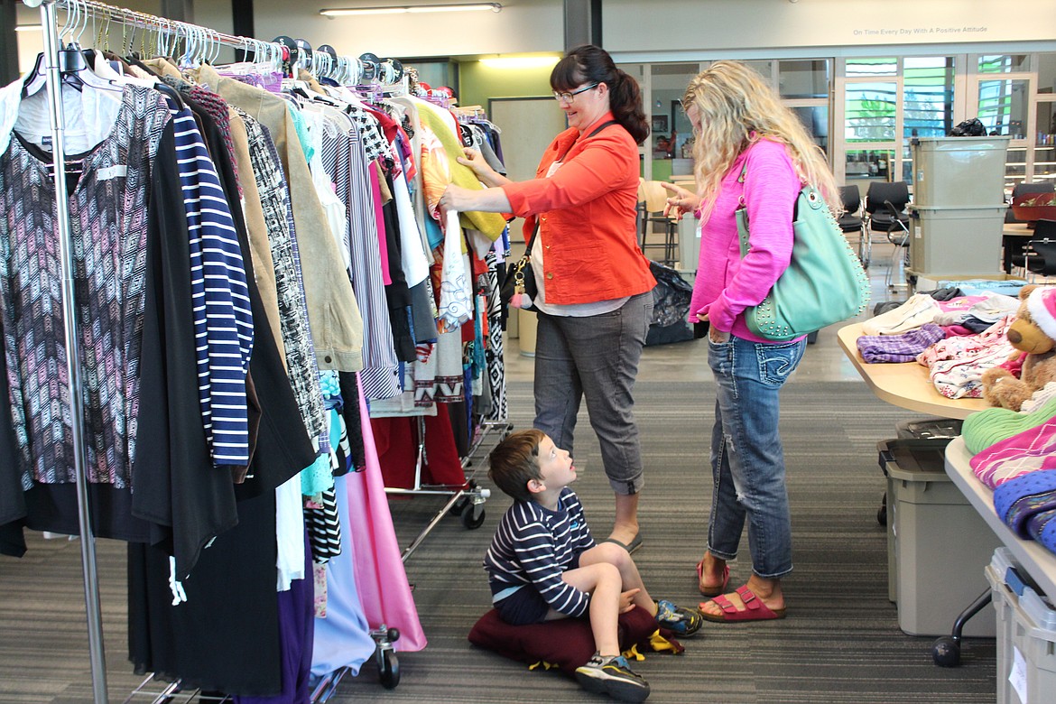 Cheryl Schweizer/Columbia Basin Herald
There were plenty of opportunities to shop and chat with friends at the CB Tech yard sale Saturday.