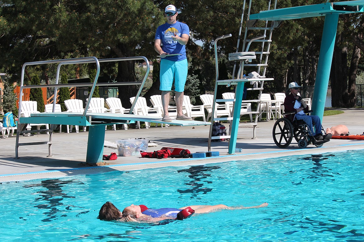 Cheryl Schweizer/Columbia Basin Herald
Surf &#145;n Slide water park director Tom Los gives instructions to lifeguards during training Friday.