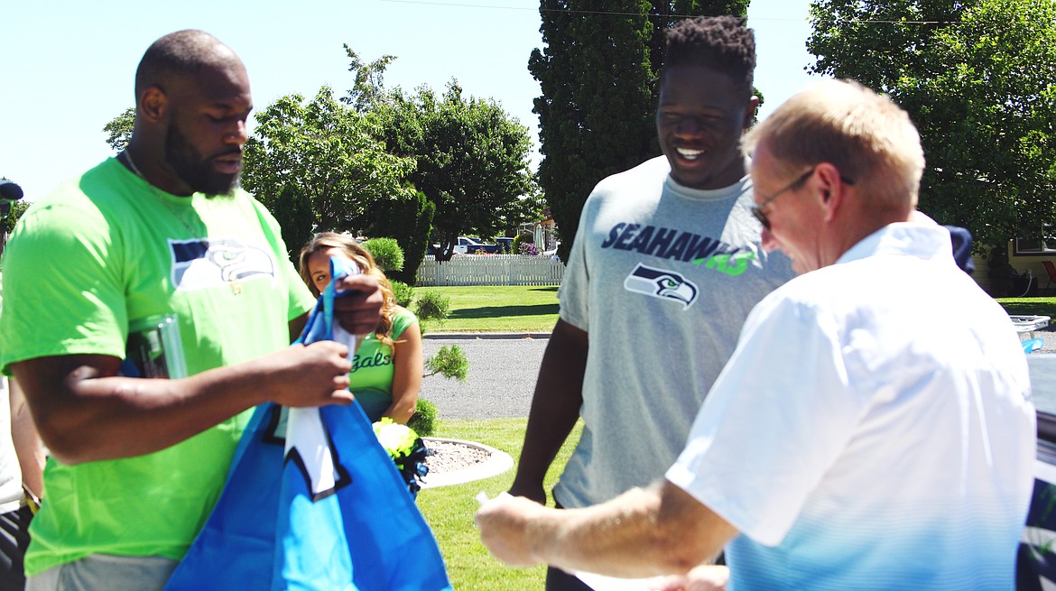 Seahawks pride shines bright at Othello home