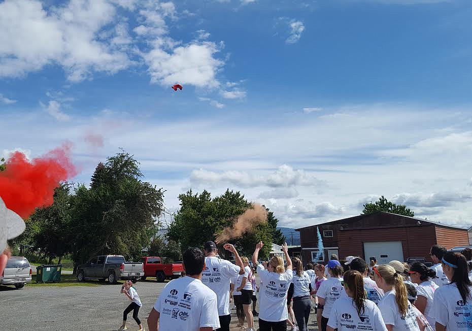 Photo by Kendra Maas
Color Blast run, off to a great start on a sunny day.