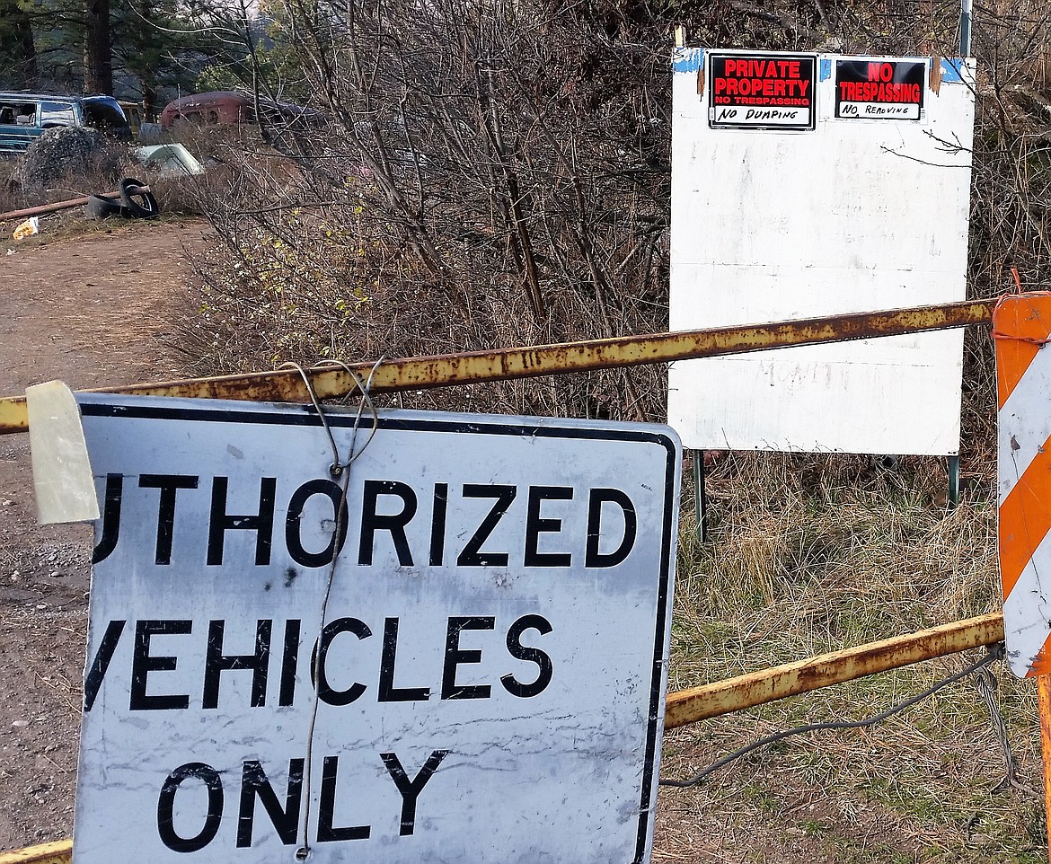 &#147;No trespassing&#148;, &#147;no dumping&#148; and &#147;no removing&#148; signs greet people at a locked gate which used to be open to the town for dumping. (Kathleen Woodford/Mineral Independent).