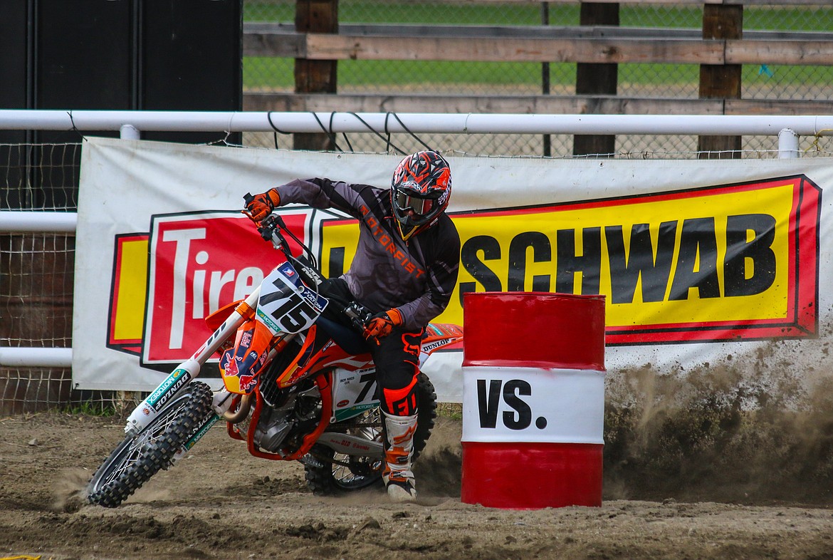 Photo by Mandi Bateman
Tim Fulton, making the dirt fly as he rounds the barrel.