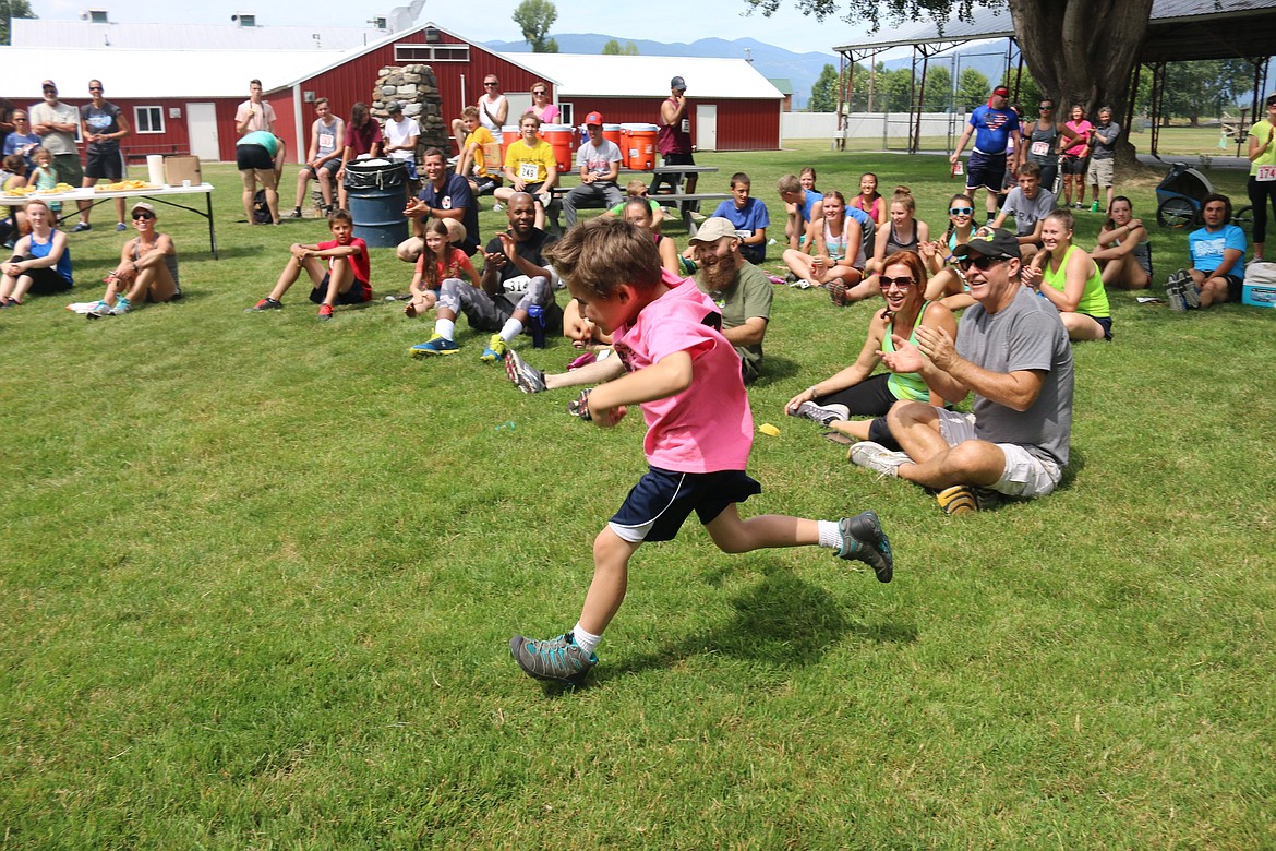 Photo by Mandi Bateman
A very excited competitor, Beau Maddalone, rushes to receive his door prize.