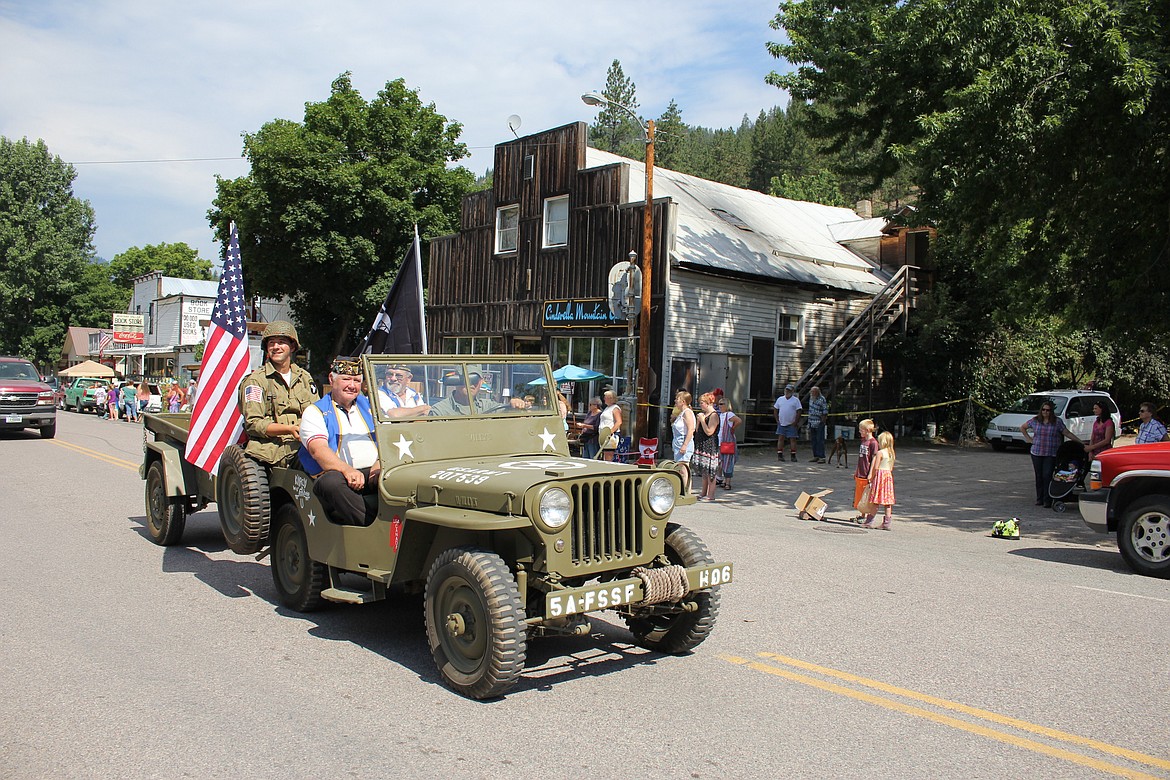 A military float honors war veterans during the Railroad Day Parade. (Photo by Kathleen Woodford/Mineral Independent).