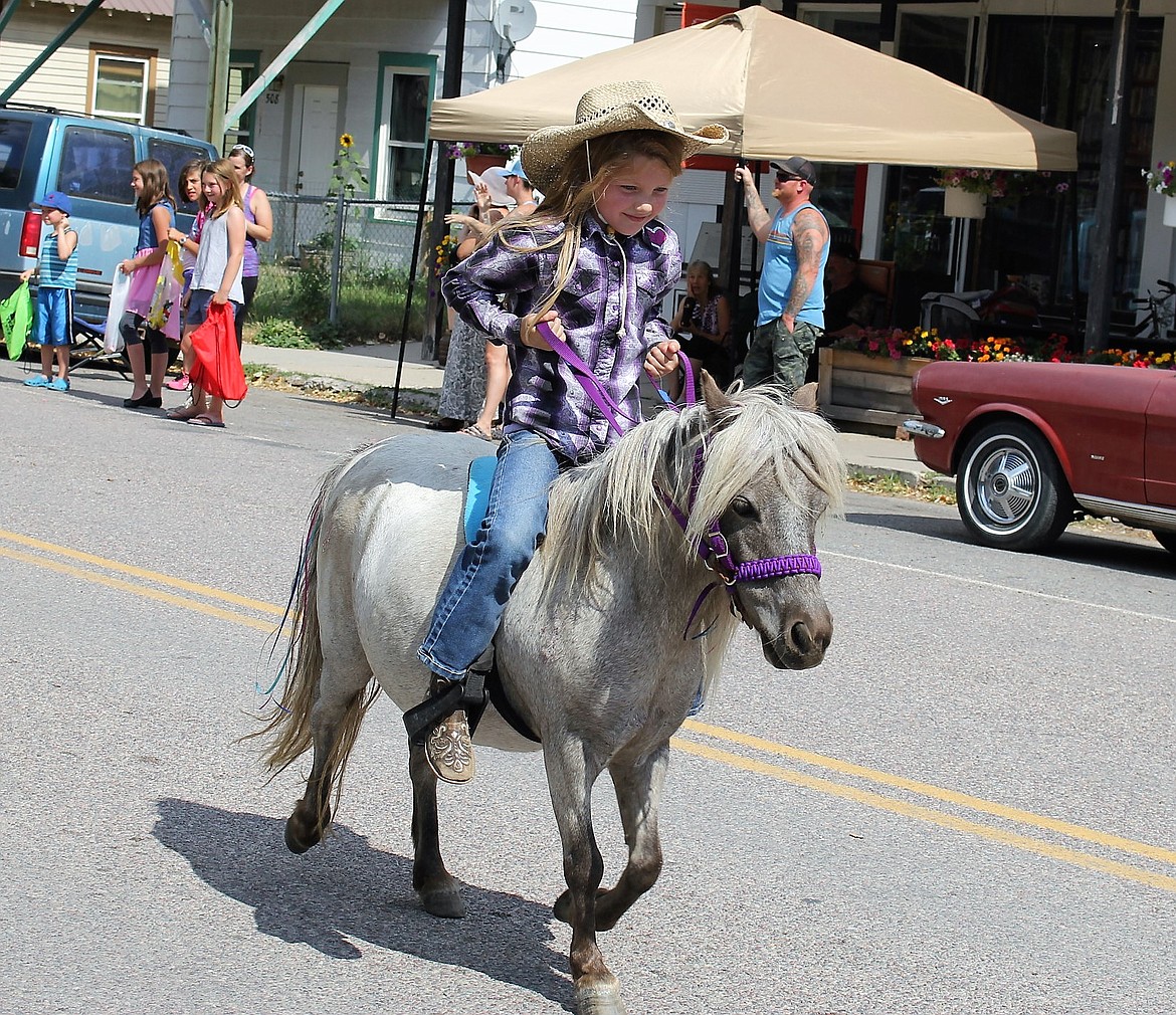 Delilah Bean rides her pony down Railroad Avenue in the Parade. (Photo by Kathleen Woodford/Mineral Independent).