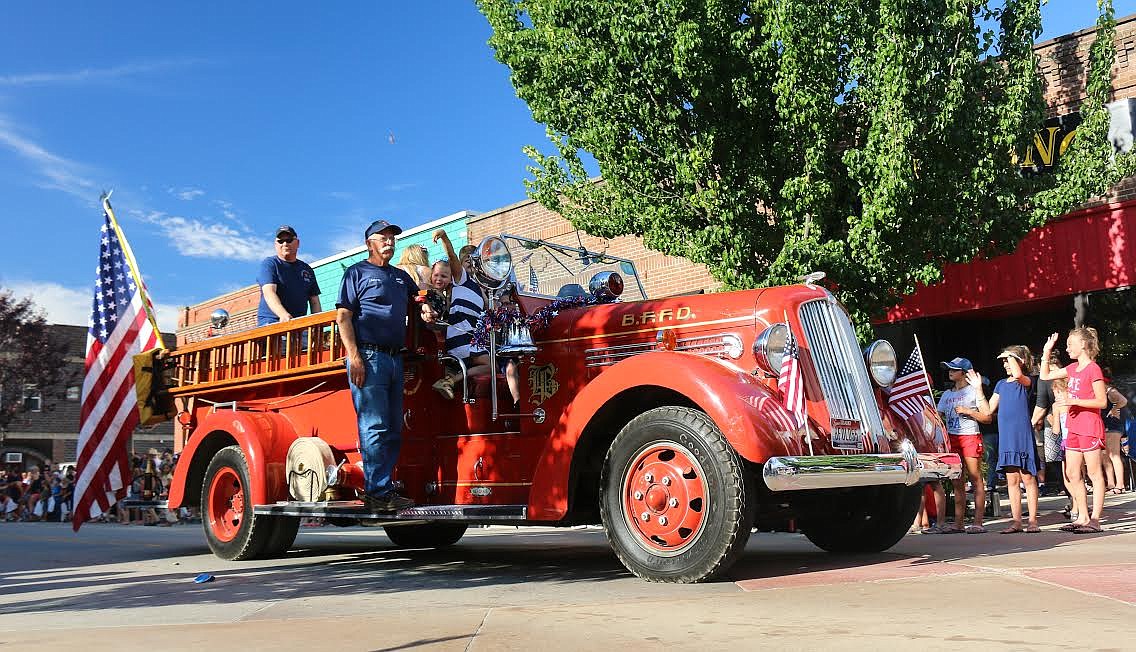 Photo by Mandi Bateman
Spectators wave to the old firetruck during the Fourth of July Parade.